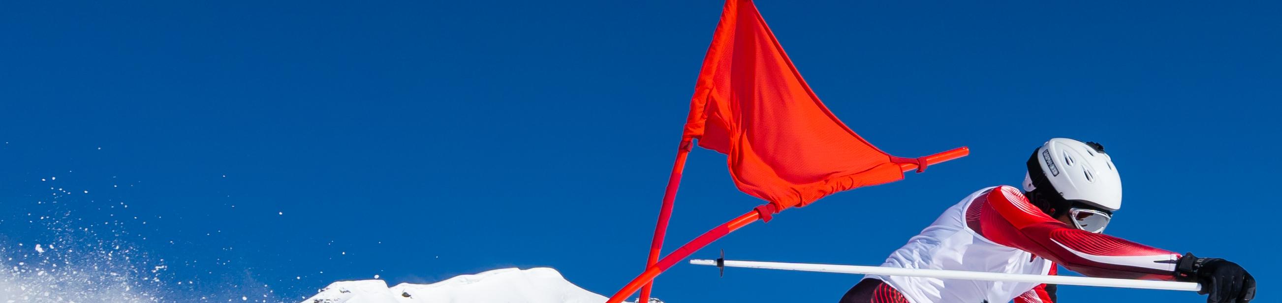 Bannière pour l'infographie Ski sur les retombées médias de Val d'Isère, station hôte de la Coupe du Monde de Ski Alpin 2024-2025 aux dimensions pour Grand Desktop