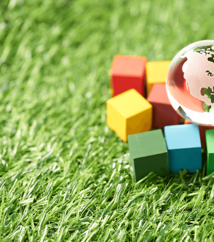 Des cubes colorés symbolisent la croissance de la publicité RSE en janvier 2024, mesurée par Kantar Media