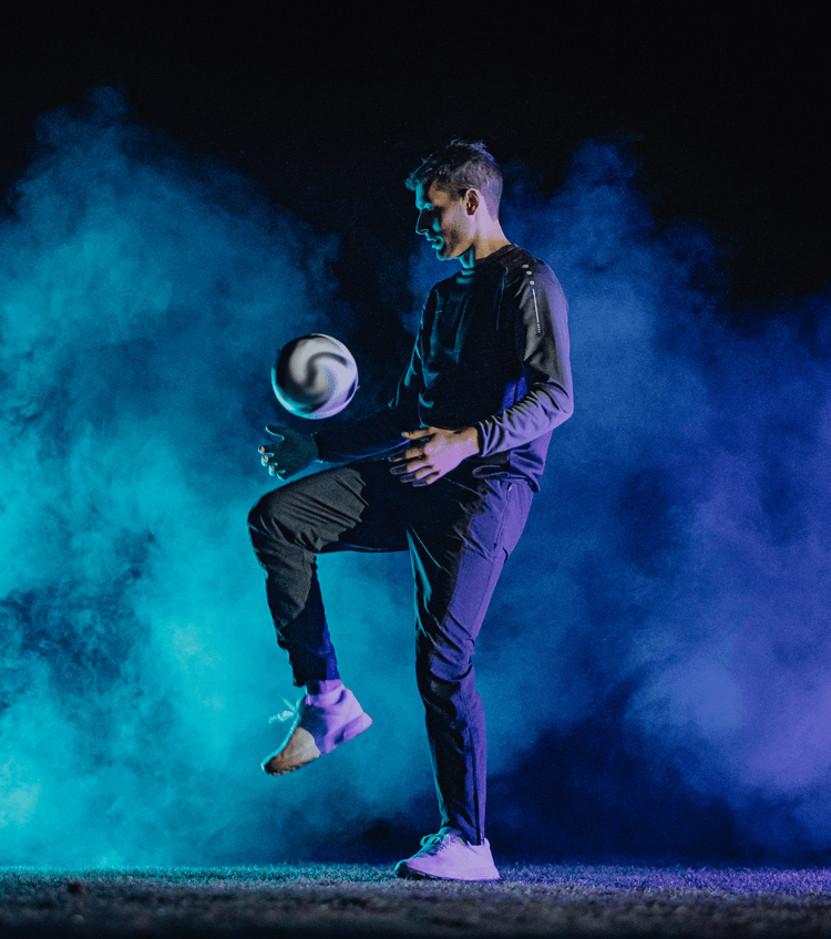 Un joueur de foot pour illustrer le bilan publicitaire des JO de Paris 2024 sur France Télévisions par Kantar Media